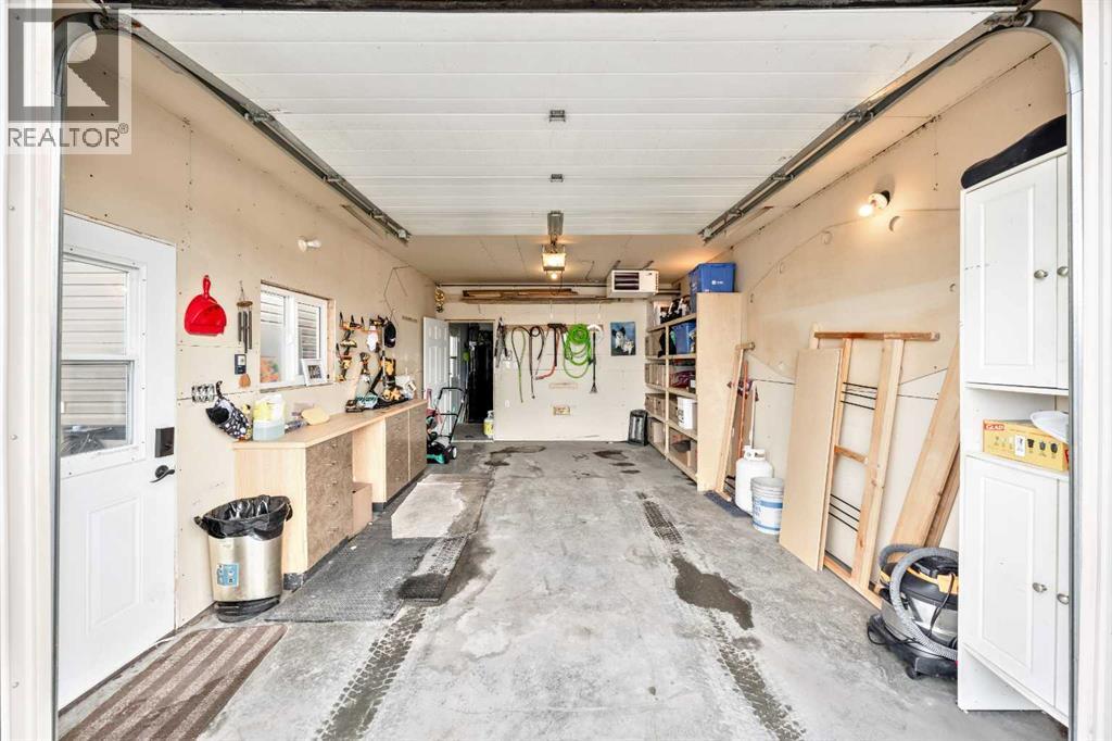 4 Spring Dale Circle Se, Airdrie, AB - Indoor Photo Showing Garage