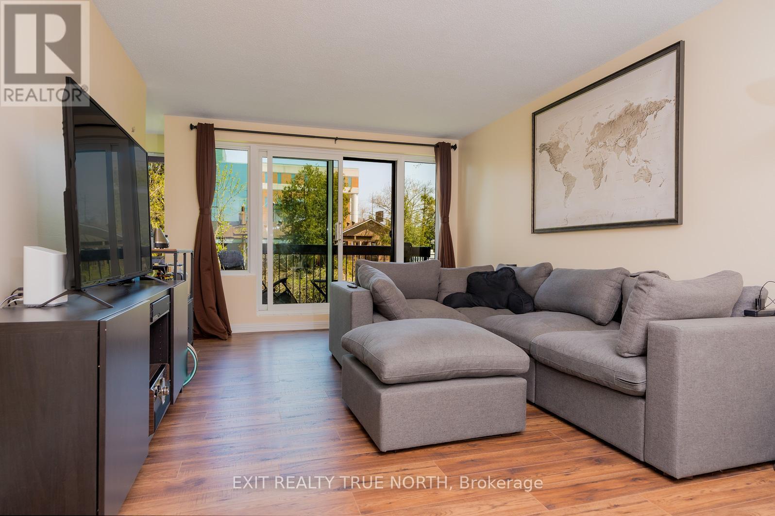 204 - 850 6Th Street E, Owen Sound, ON - Indoor Photo Showing Living Room