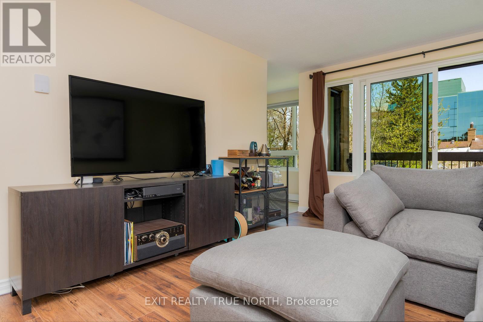 204 - 850 6Th Street E, Owen Sound, ON - Indoor Photo Showing Living Room