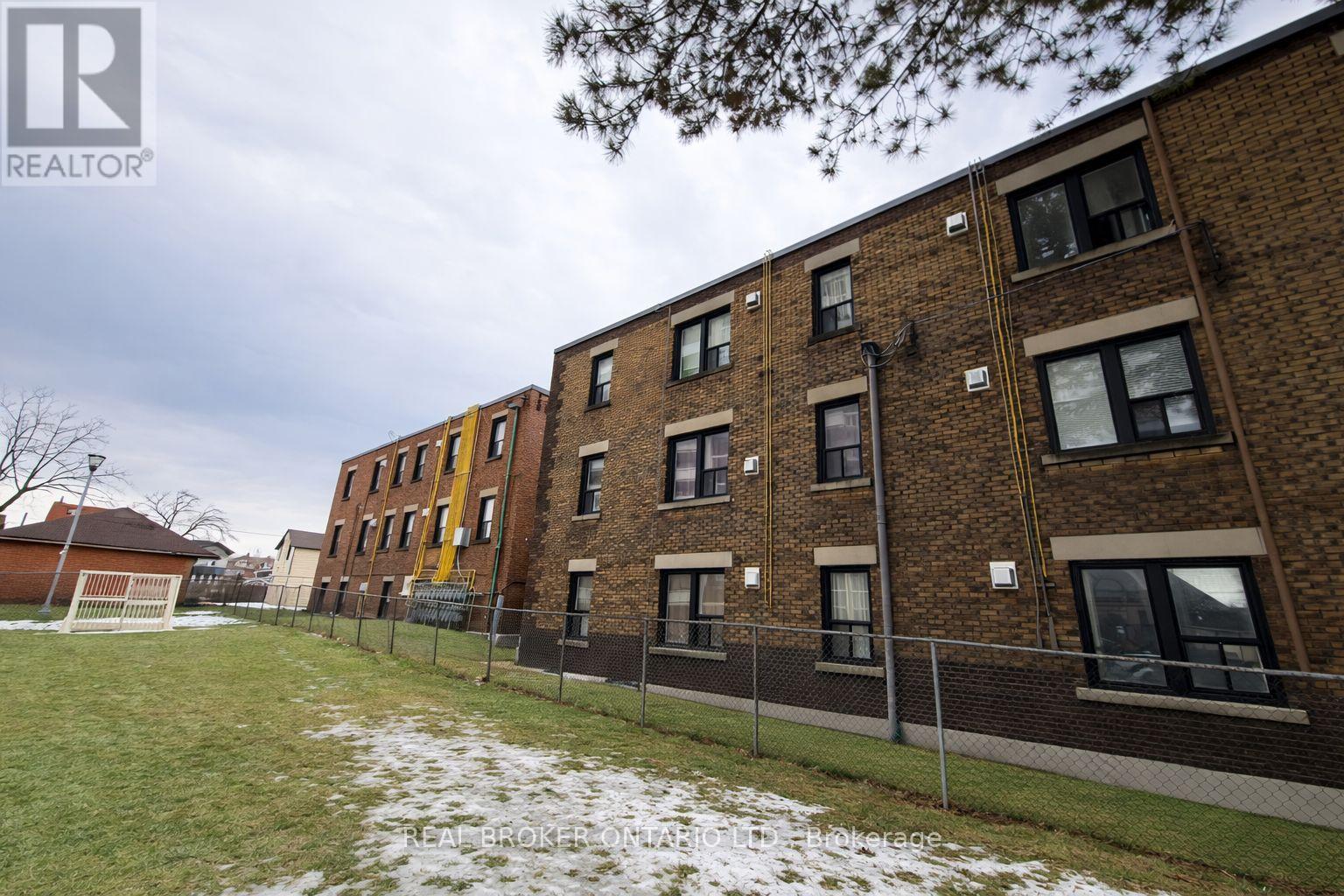 46 College Street, Kitchener, ON - Outdoor