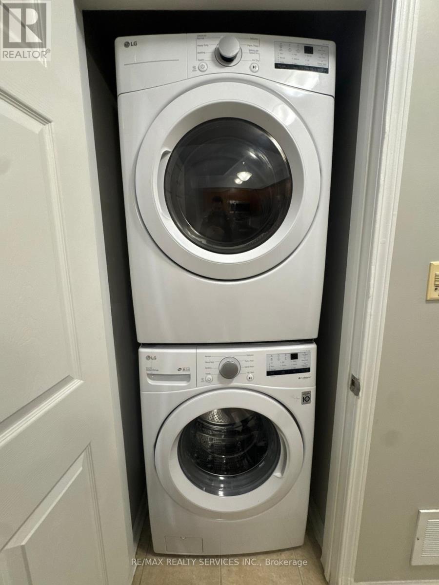 6 - 3032 Clayhill Road, Mississauga, ON - Indoor Photo Showing Laundry Room