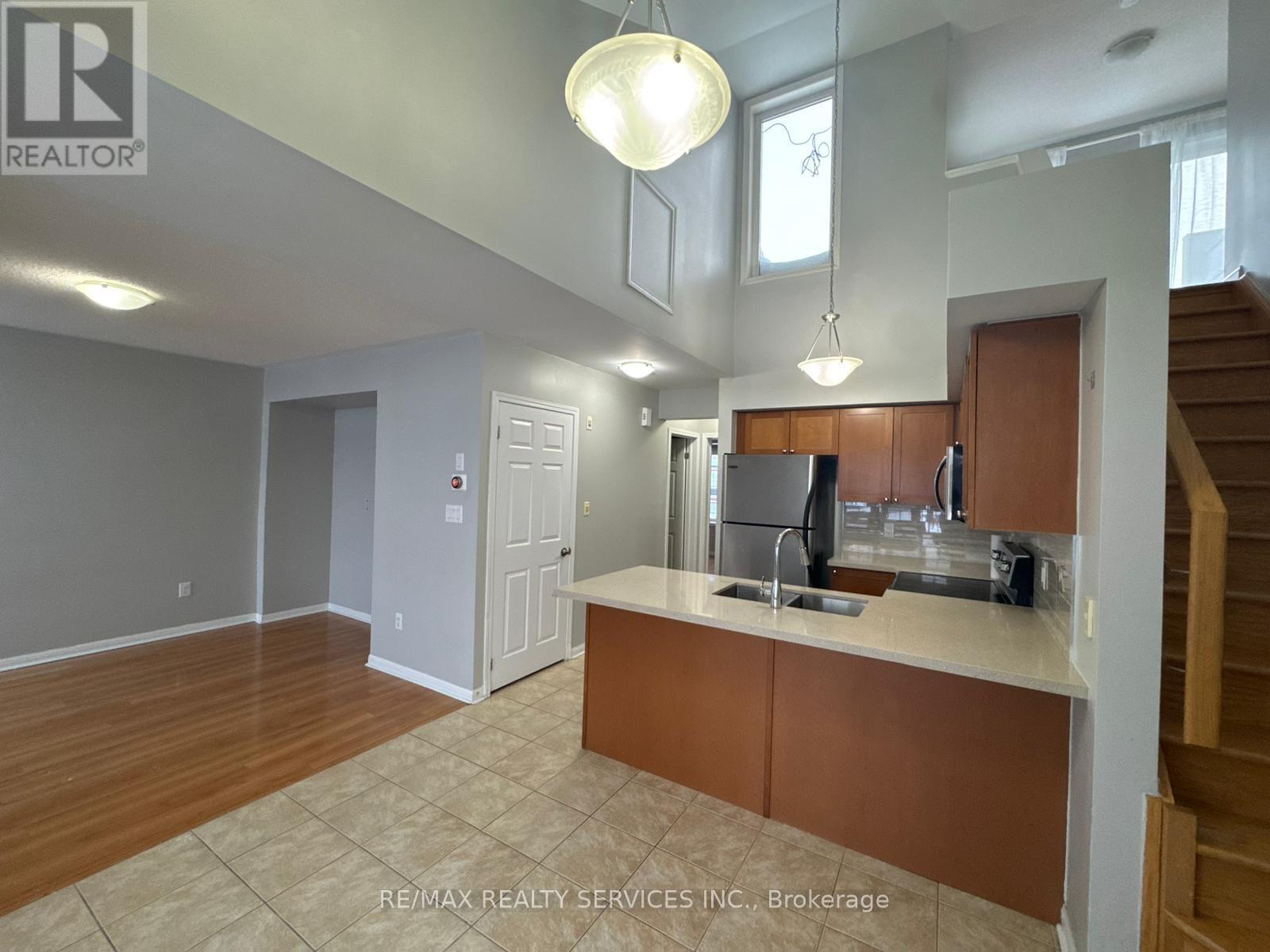 6 - 3032 Clayhill Road, Mississauga, ON - Indoor Photo Showing Kitchen With Double Sink