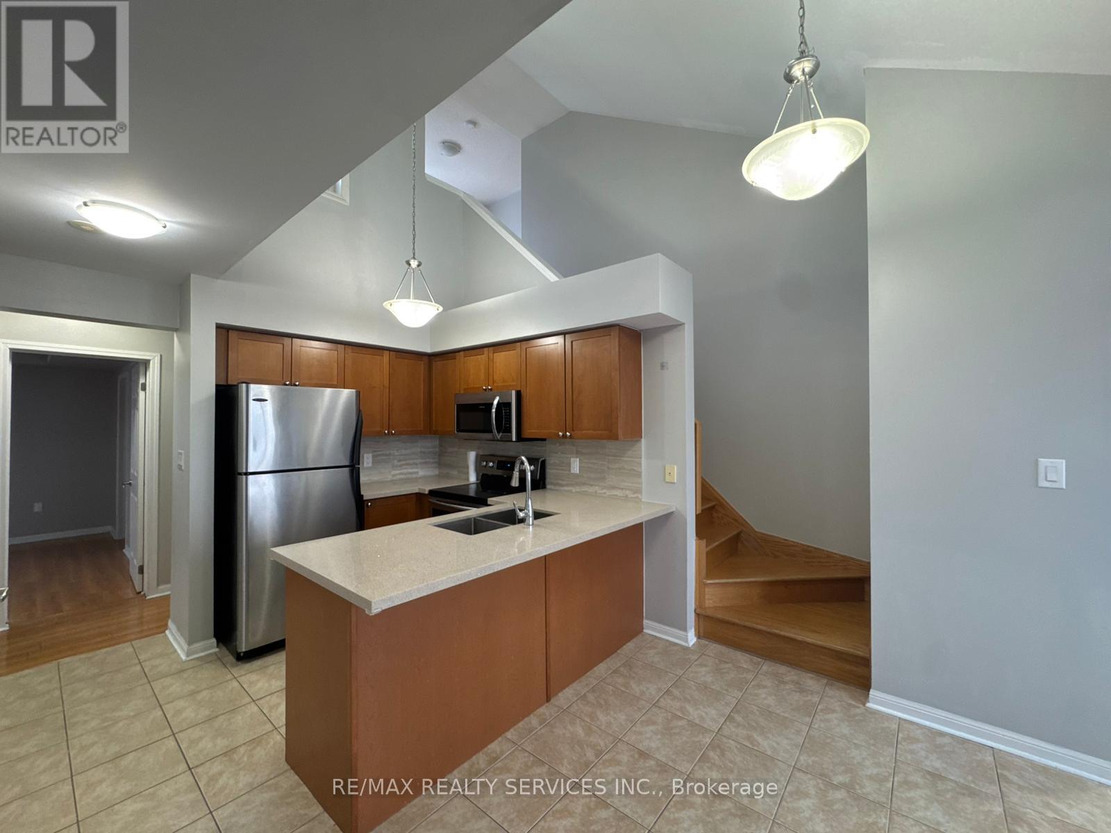 6 - 3032 Clayhill Road, Mississauga, ON - Indoor Photo Showing Kitchen With Double Sink