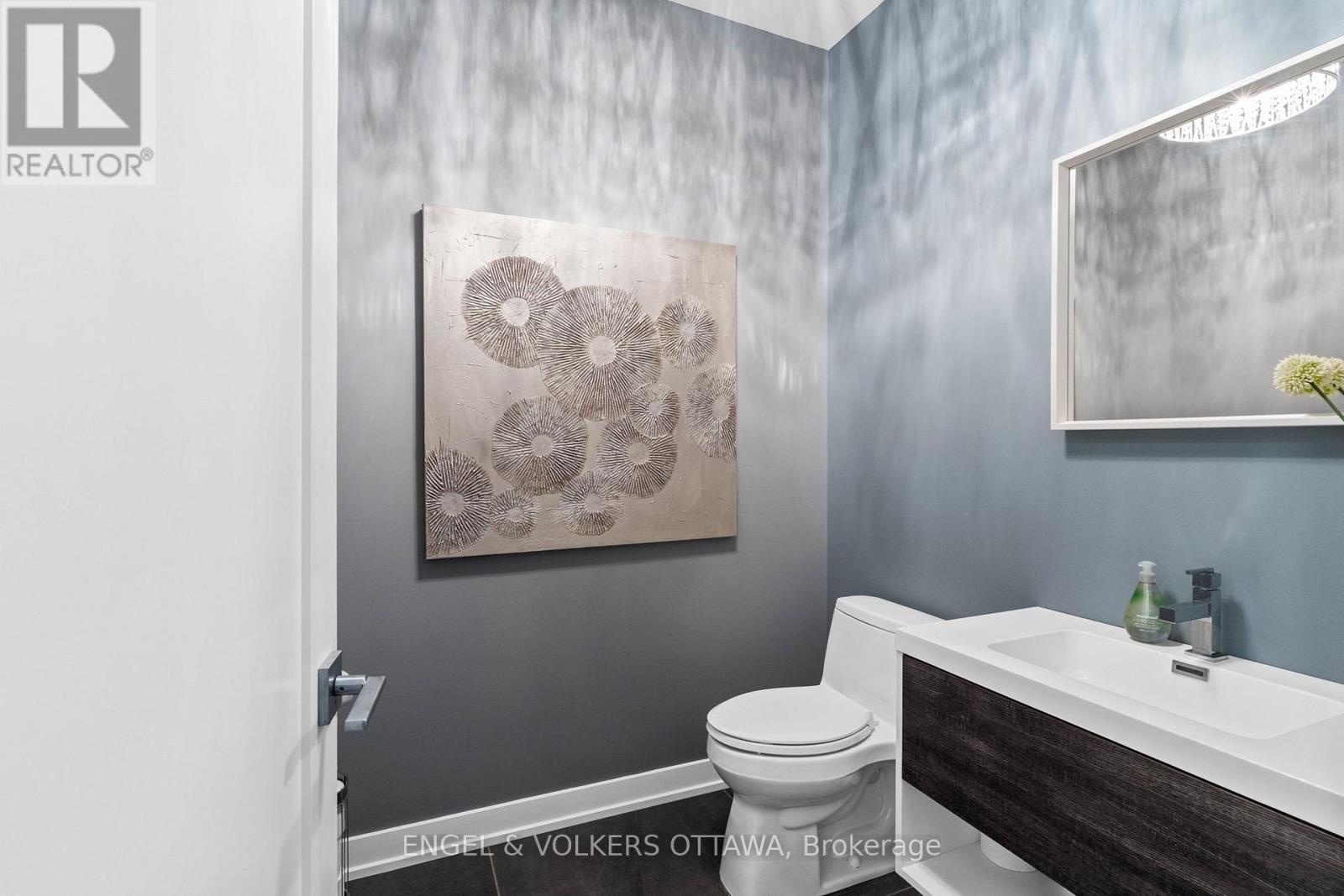 532 Leimerk Court, Ottawa, ON - Indoor Photo Showing Bathroom