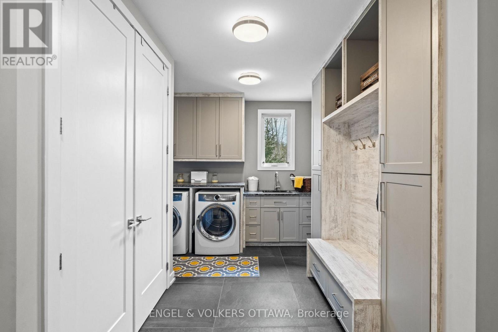 532 Leimerk Court, Ottawa, ON - Indoor Photo Showing Laundry Room