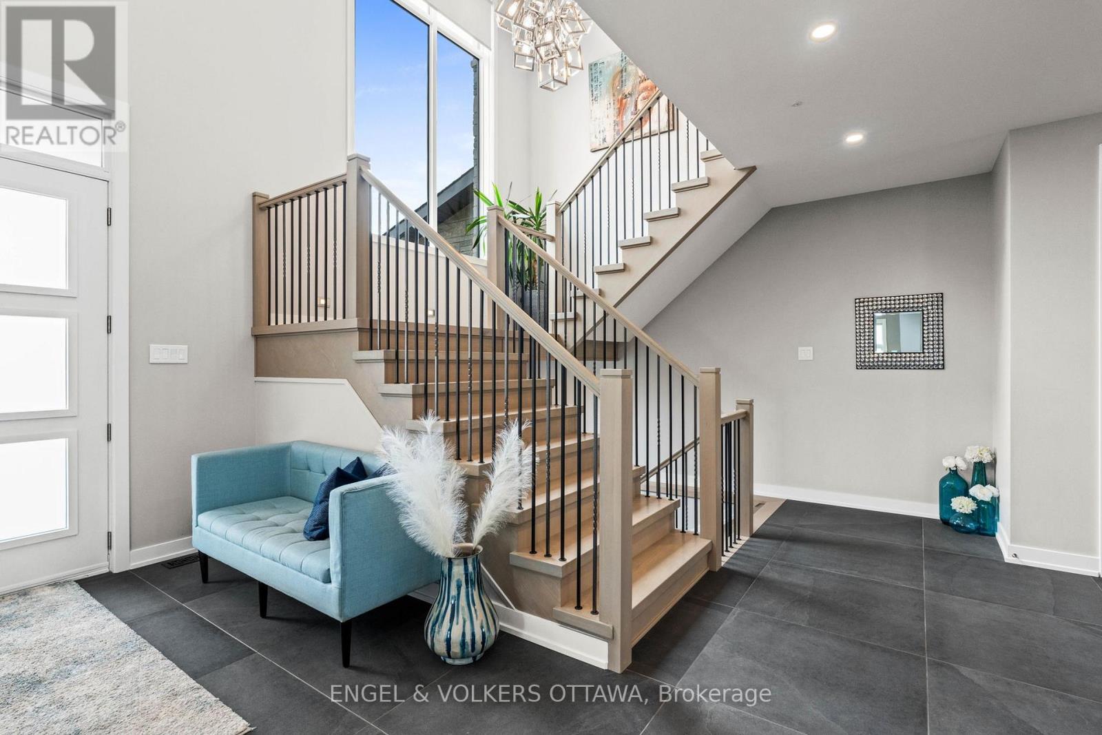 532 Leimerk Court, Ottawa, ON - Indoor Photo Showing Other Room