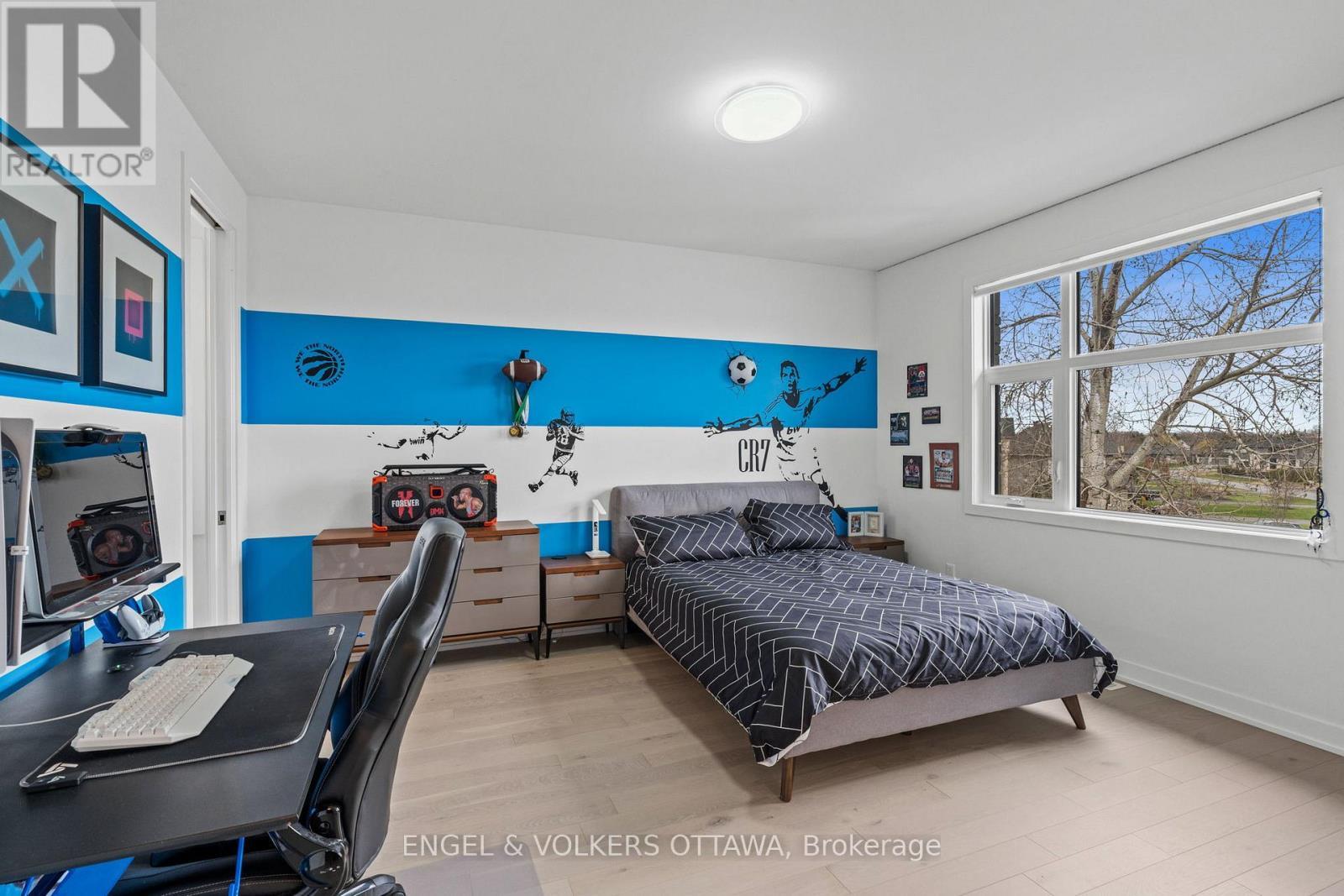 532 Leimerk Court, Ottawa, ON - Indoor Photo Showing Bedroom