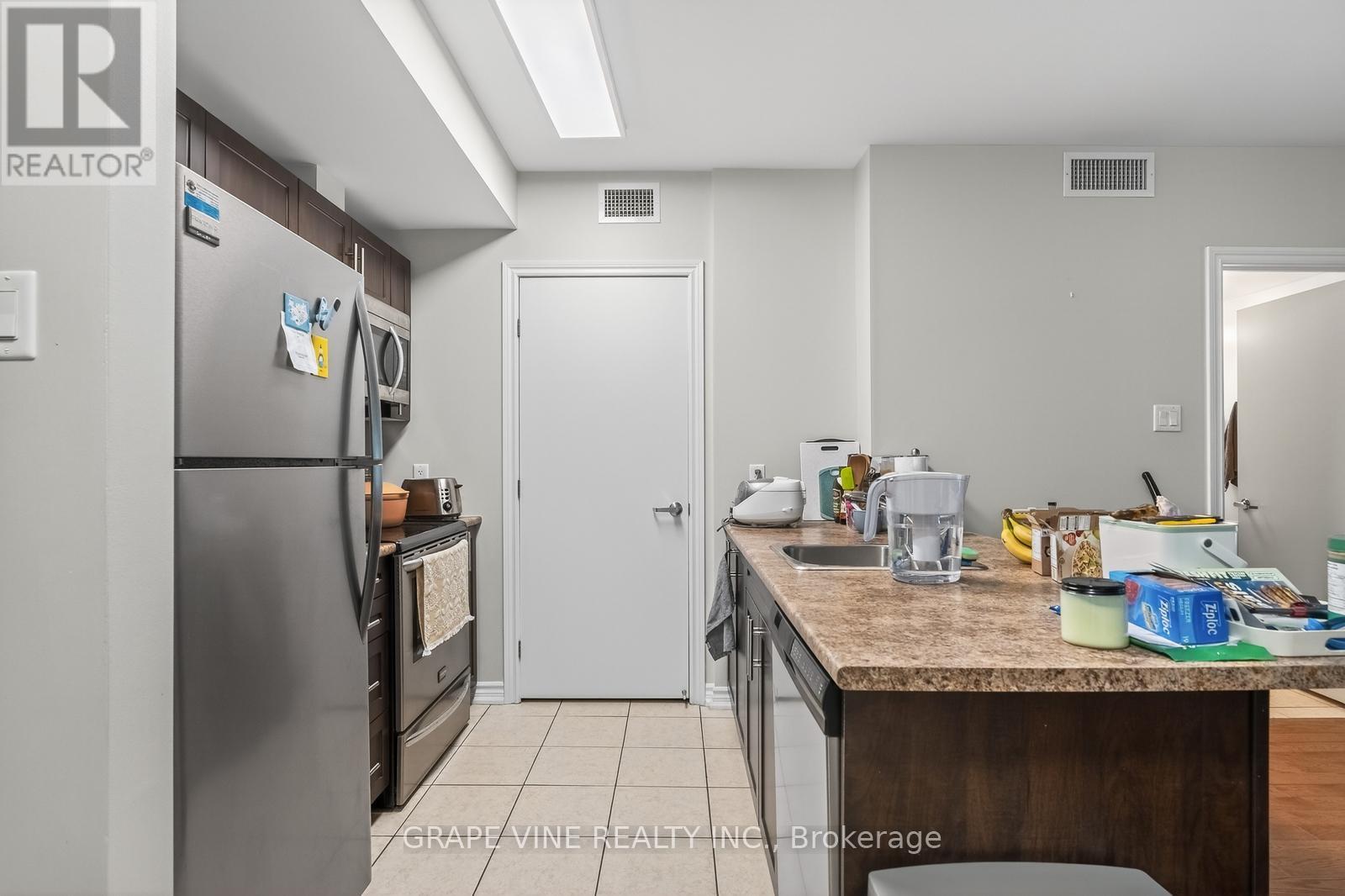 304 - 234 Rideau Street, Ottawa, ON - Indoor Photo Showing Kitchen