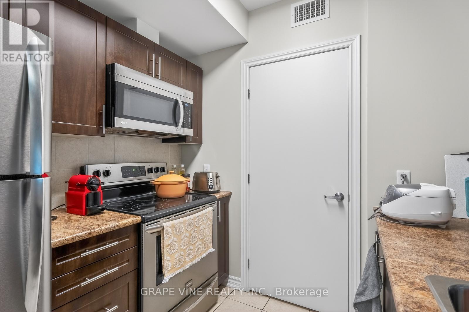 304 - 234 Rideau Street, Ottawa, ON - Indoor Photo Showing Kitchen