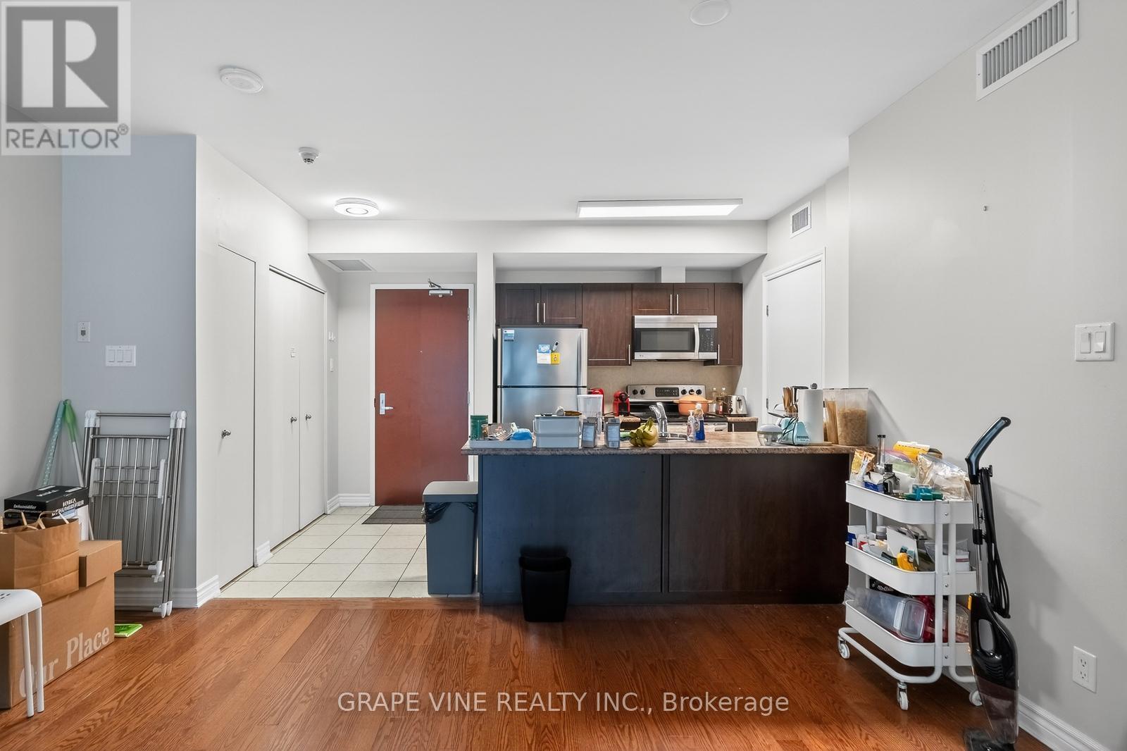 304 - 234 Rideau Street, Ottawa, ON - Indoor Photo Showing Kitchen