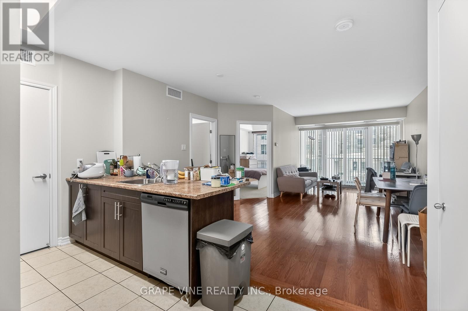 304 - 234 Rideau Street, Ottawa, ON - Indoor Photo Showing Kitchen
