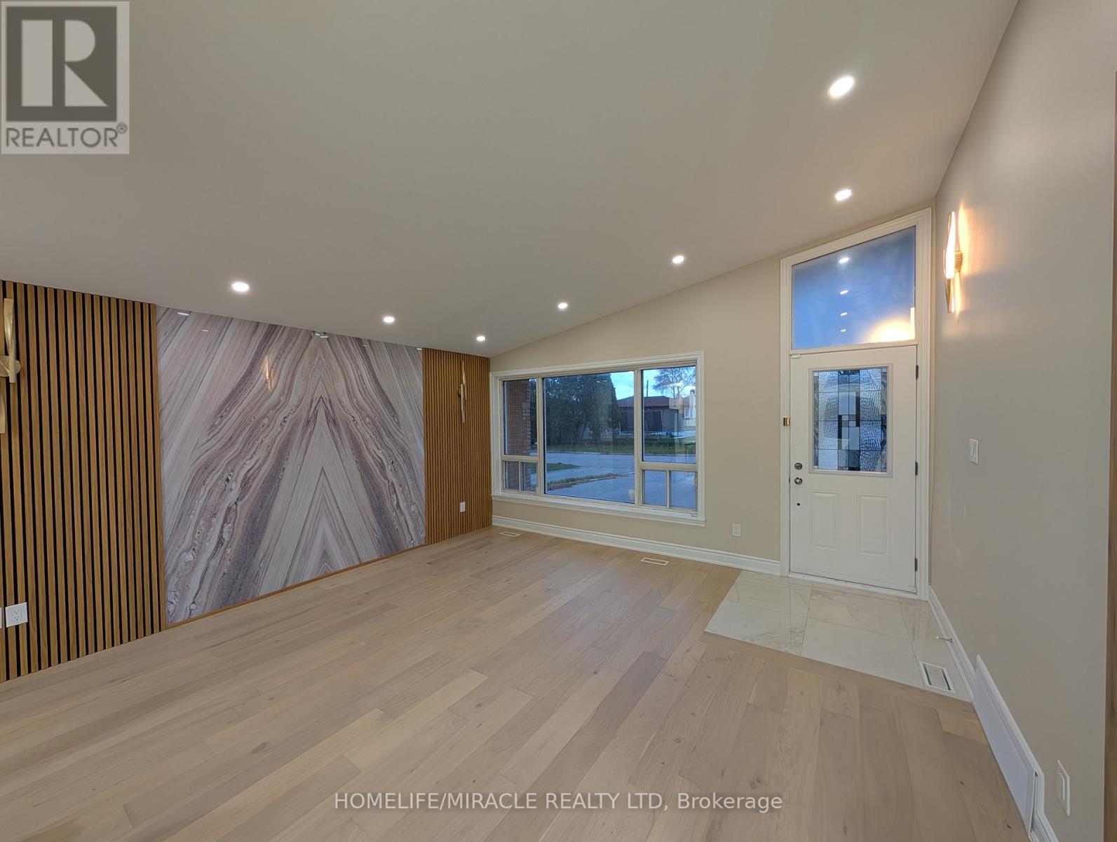 15 Athlone Avenue, Brampton, ON - Indoor Photo Showing Other Room