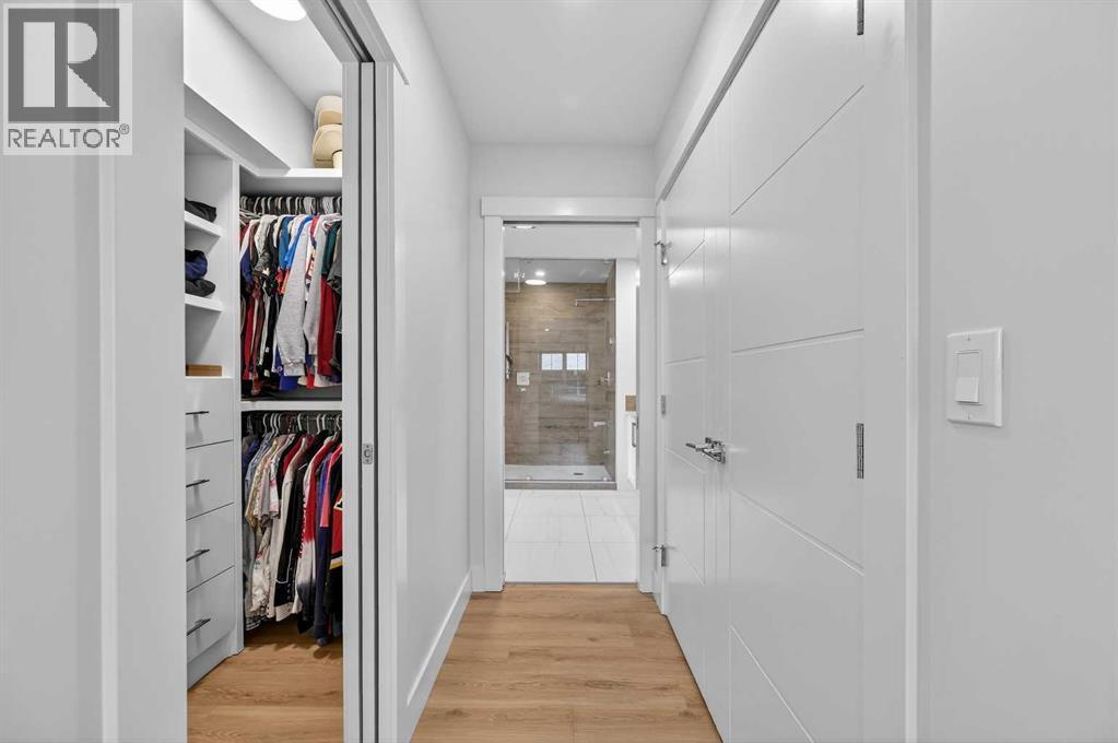 2720 41 Street Sw, Calgary, AB - Indoor Photo Showing Other Room