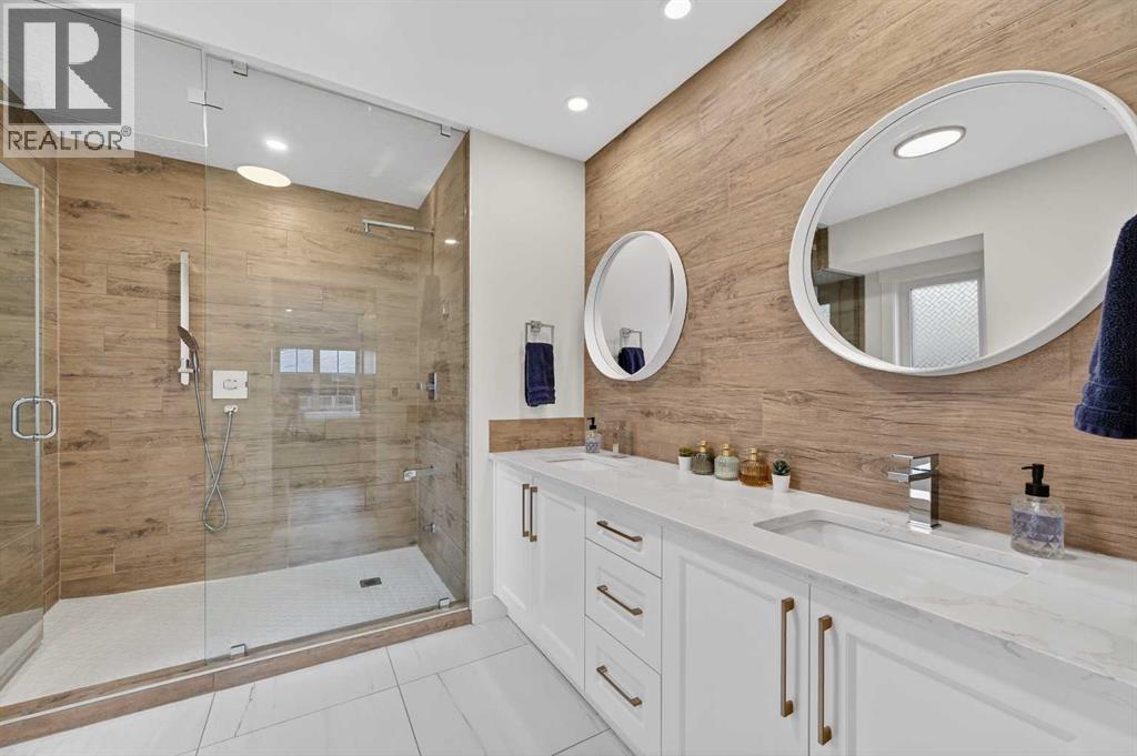 2720 41 Street Sw, Calgary, AB - Indoor Photo Showing Bathroom