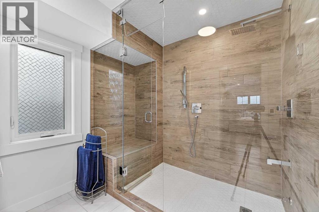 2720 41 Street Sw, Calgary, AB - Indoor Photo Showing Bathroom