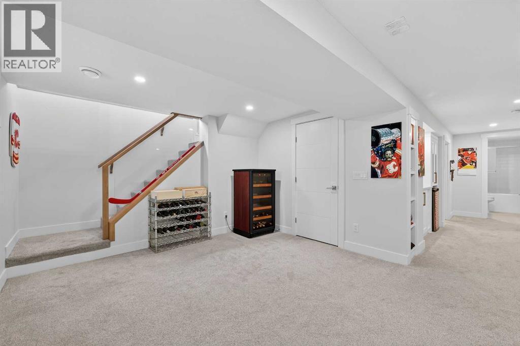 2720 41 Street Sw, Calgary, AB - Indoor