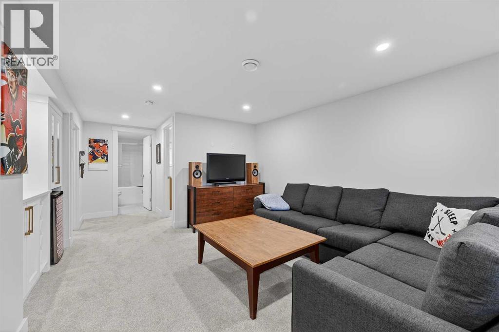 2720 41 Street Sw, Calgary, AB - Indoor