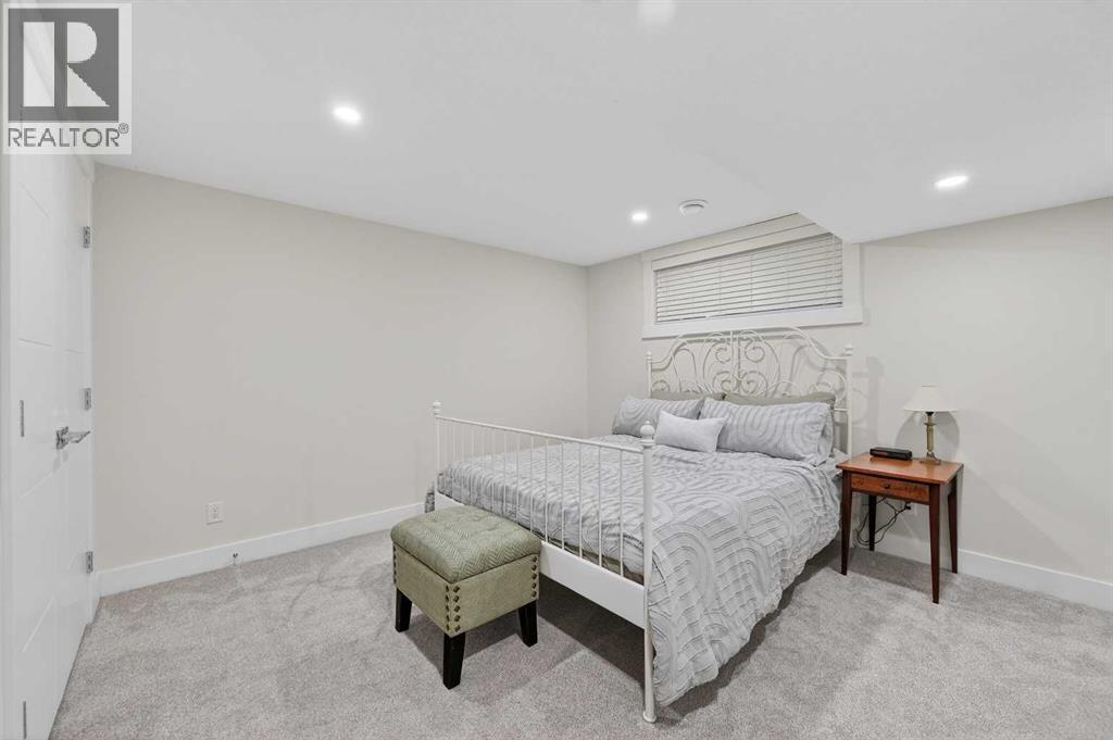 2720 41 Street Sw, Calgary, AB - Indoor Photo Showing Bedroom