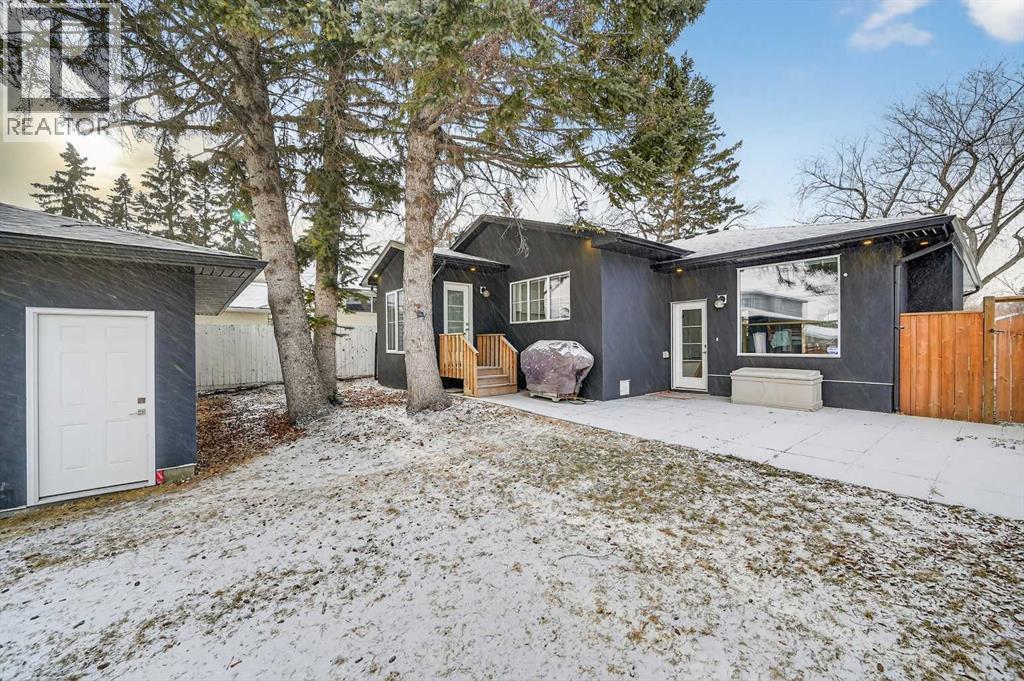 2720 41 Street Sw, Calgary, AB - Outdoor