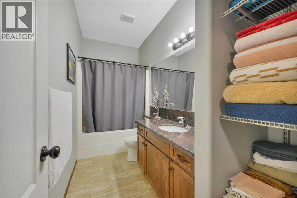 132 Illingworth Close, Red Deer, AB - Indoor Photo Showing Bathroom