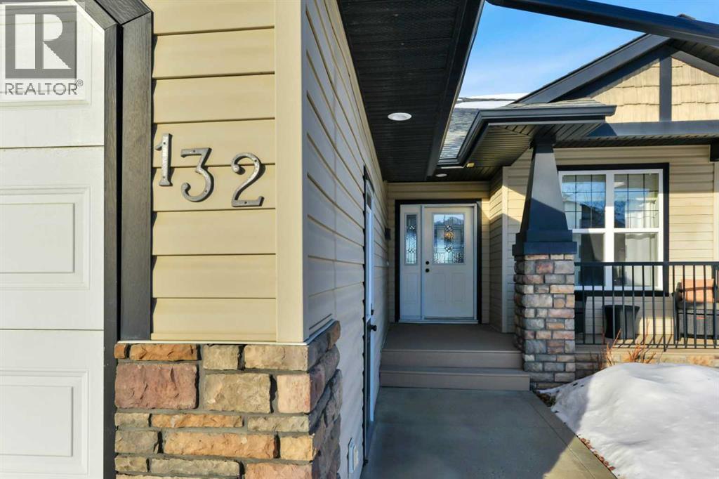 132 Illingworth Close, Red Deer, AB - Outdoor With Exterior