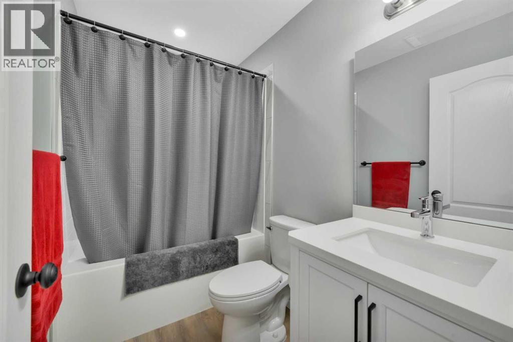 132 Illingworth Close, Red Deer, AB - Indoor Photo Showing Bathroom