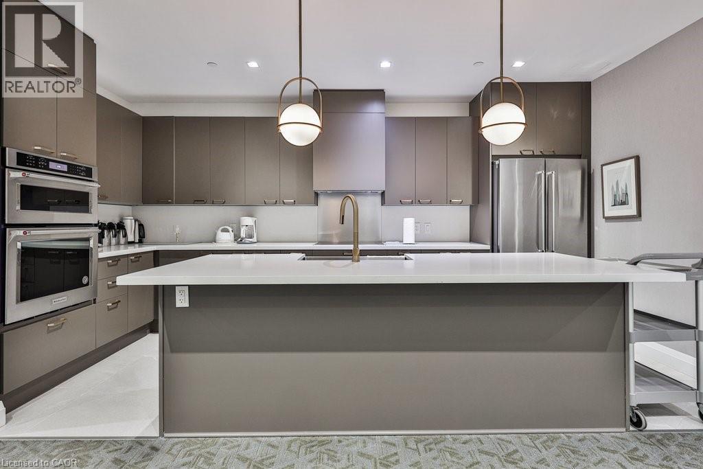 1800 The Collegeway Unit# 211, Mississauga, ON - Indoor Photo Showing Kitchen With Upgraded Kitchen