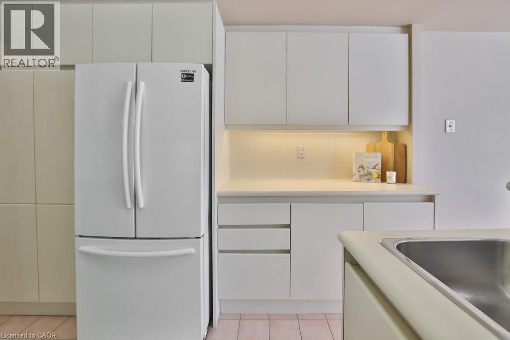 1800 The Collegeway Unit# 211, Mississauga, ON - Indoor Photo Showing Kitchen