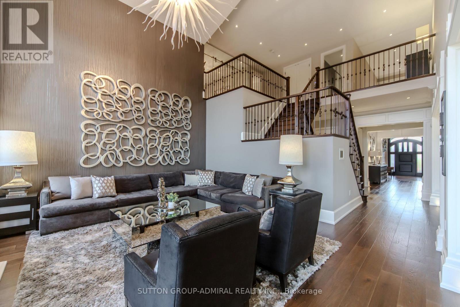 16 Bluff Trail, King, ON - Indoor Photo Showing Living Room