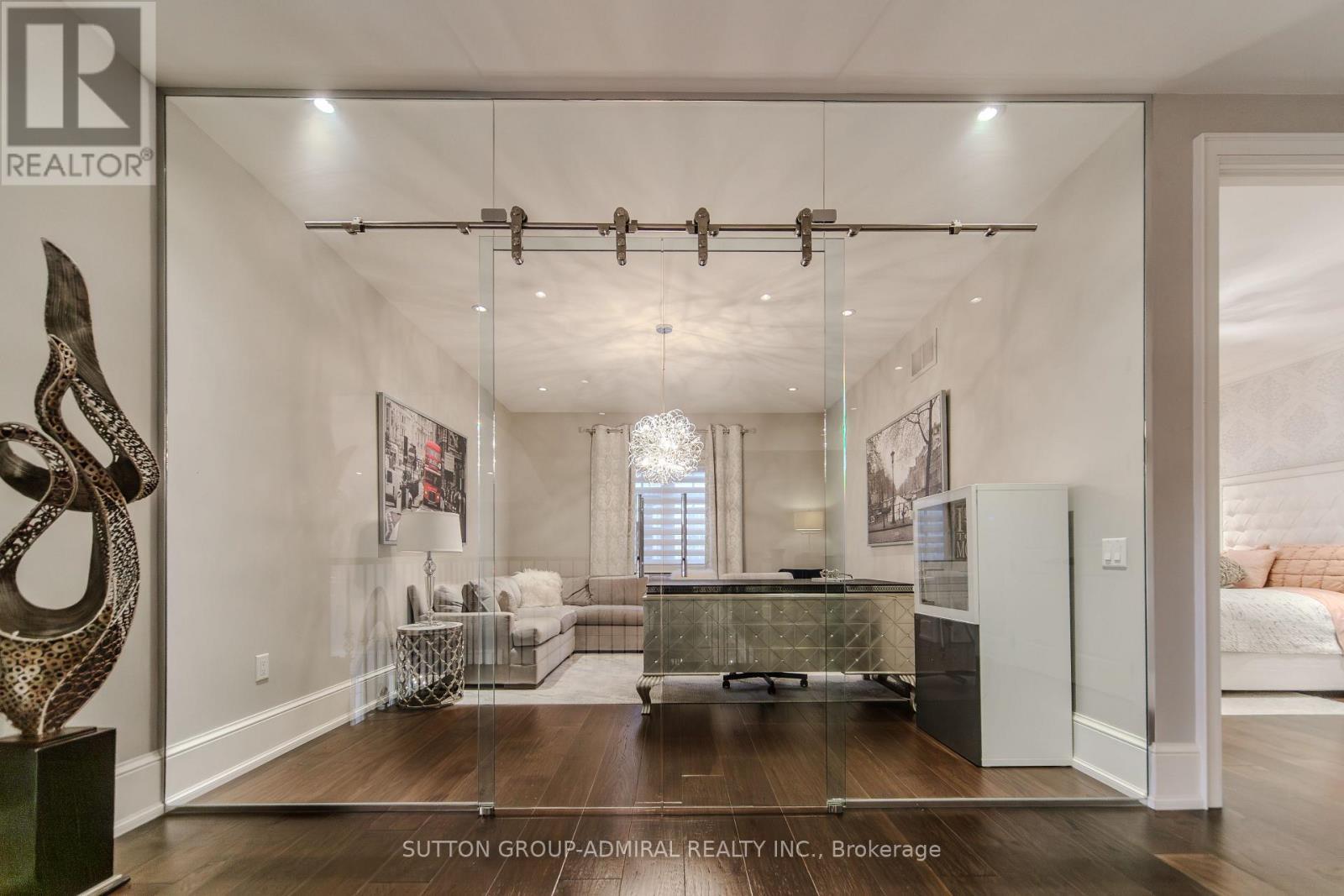 16 Bluff Trail, King, ON - Indoor Photo Showing Other Room