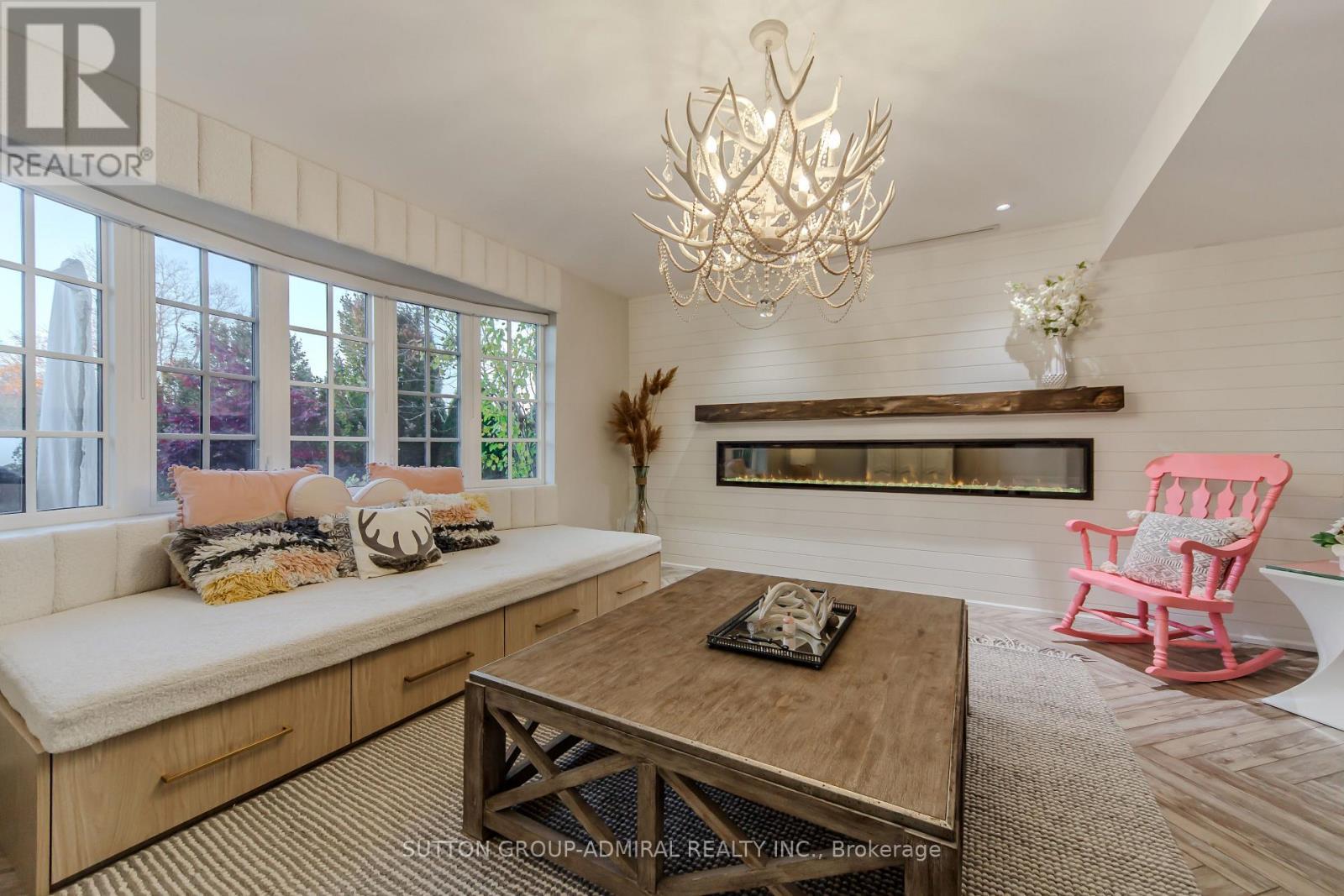 16 Bluff Trail, King, ON - Indoor With Fireplace