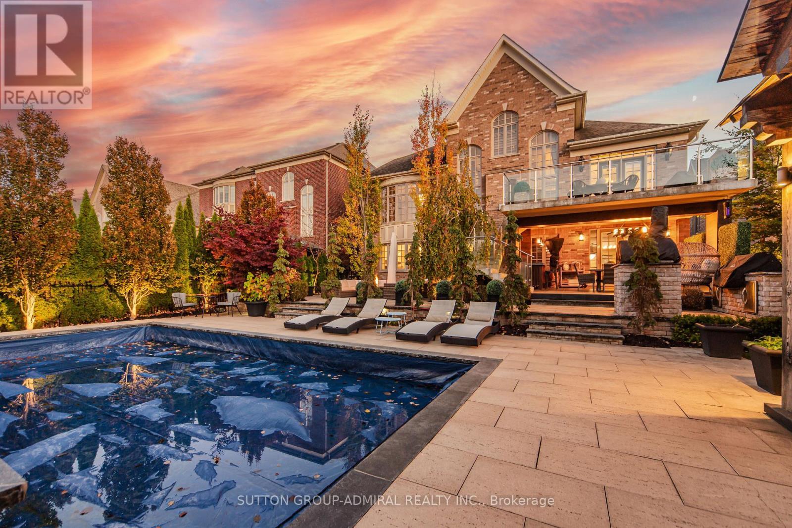 16 Bluff Trail, King, ON - Outdoor With In Ground Pool