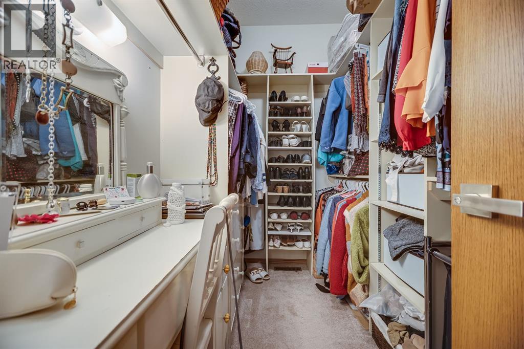 607 9 Street Se, High River, AB - Indoor With Storage