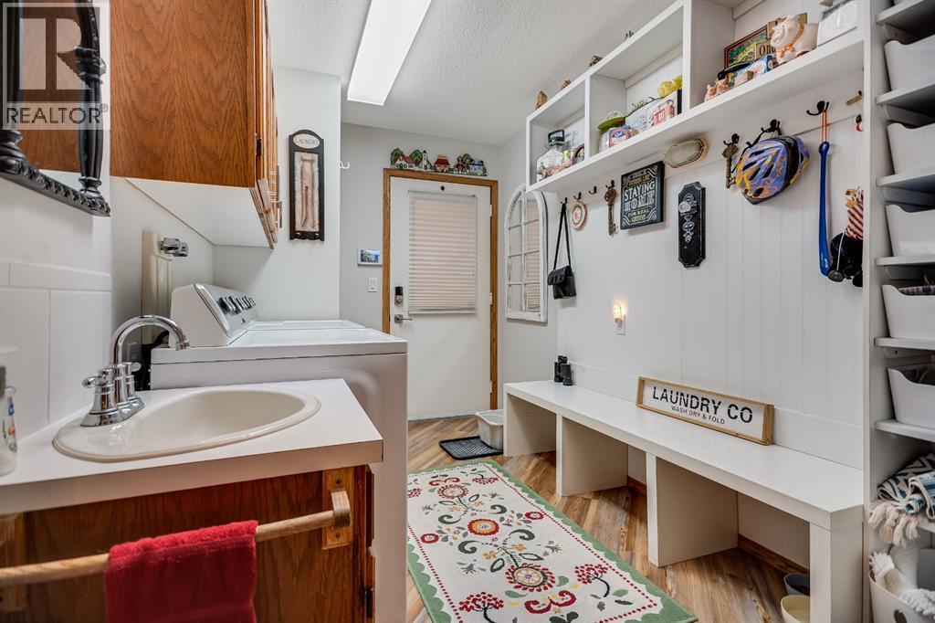 607 9 Street Se, High River, AB - Indoor Photo Showing Laundry Room