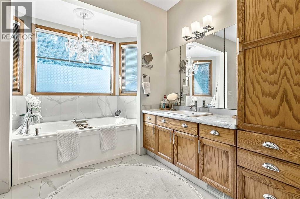 607 9 Street Se, High River, AB - Indoor Photo Showing Bathroom