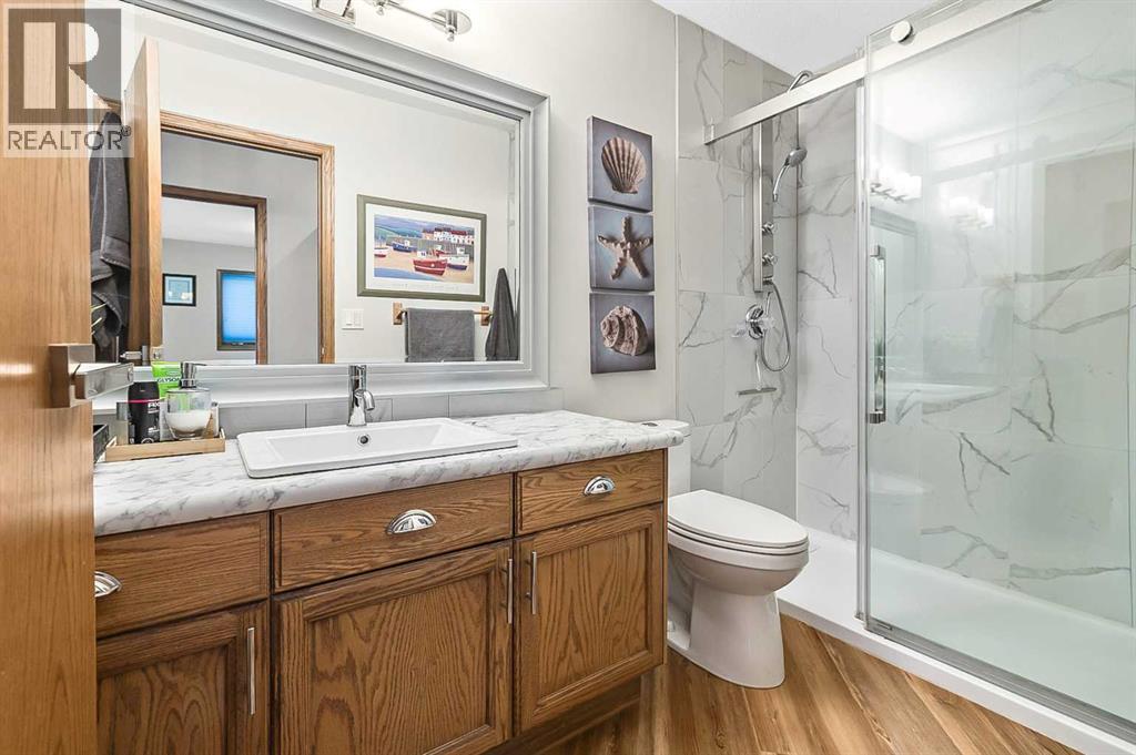 607 9 Street Se, High River, AB - Indoor Photo Showing Bathroom