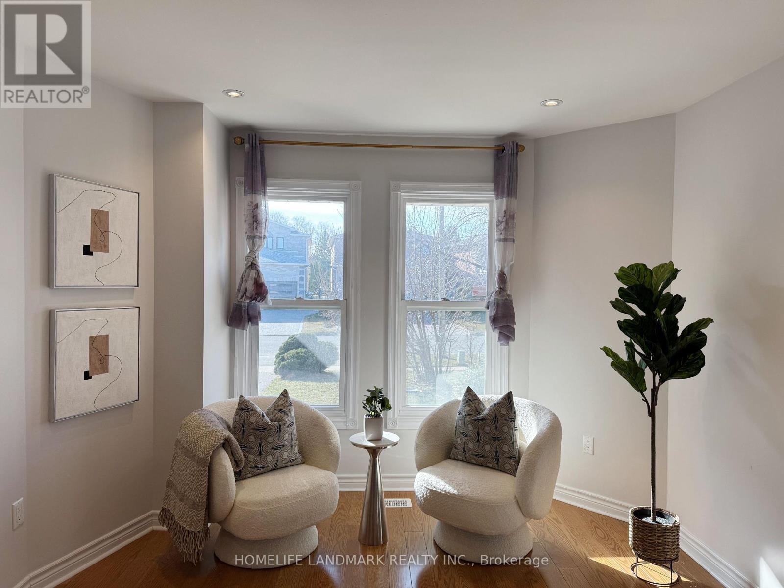 5159 Sunray Drive, Mississauga, ON - Indoor Photo Showing Living Room