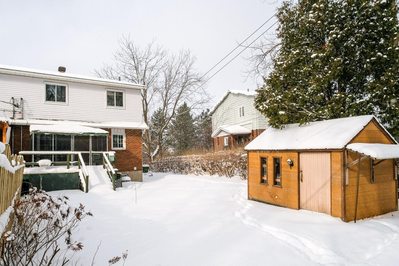 Cour - 416 Rue Forest, Mont-Saint-Hilaire, QC