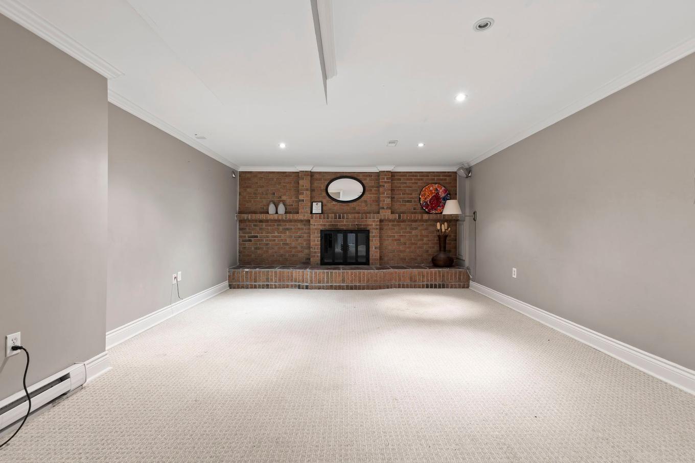 Salle de jeux - 3059 Place Palomino, Saint-Lazare, QC - Indoor Photo Showing Other Room With Fireplace