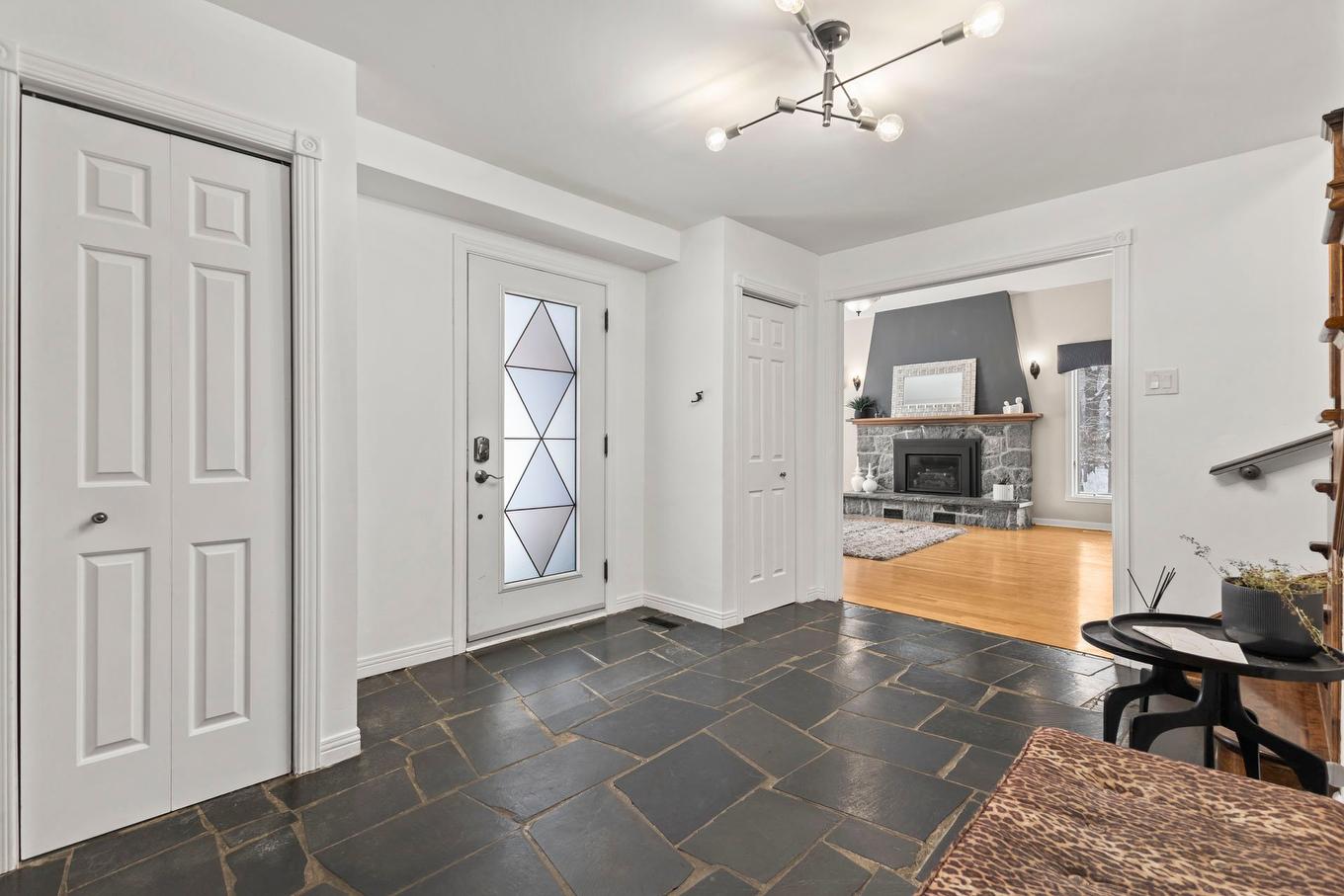 Hall d'entrée/Vestibule - 3059 Place Palomino, Saint-Lazare, QC - Indoor Photo Showing Other Room