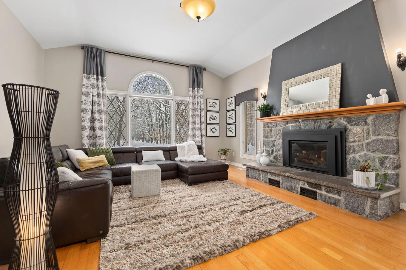Salon - 3059 Place Palomino, Saint-Lazare, QC - Indoor Photo Showing Living Room With Fireplace