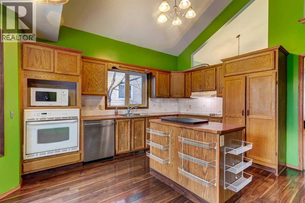 184 Riverbend Drive Se, Calgary, AB - Indoor Photo Showing Kitchen