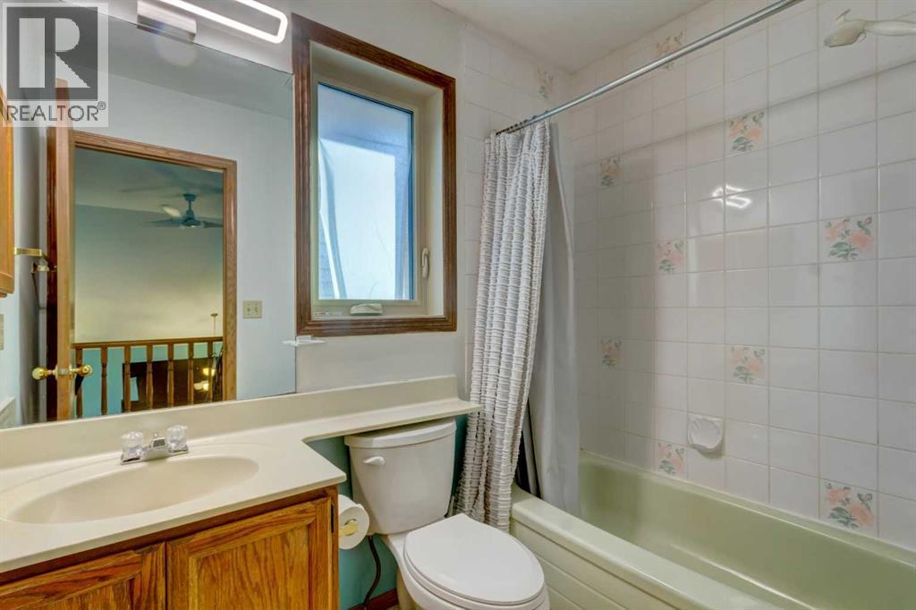184 Riverbend Drive Se, Calgary, AB - Indoor Photo Showing Bathroom