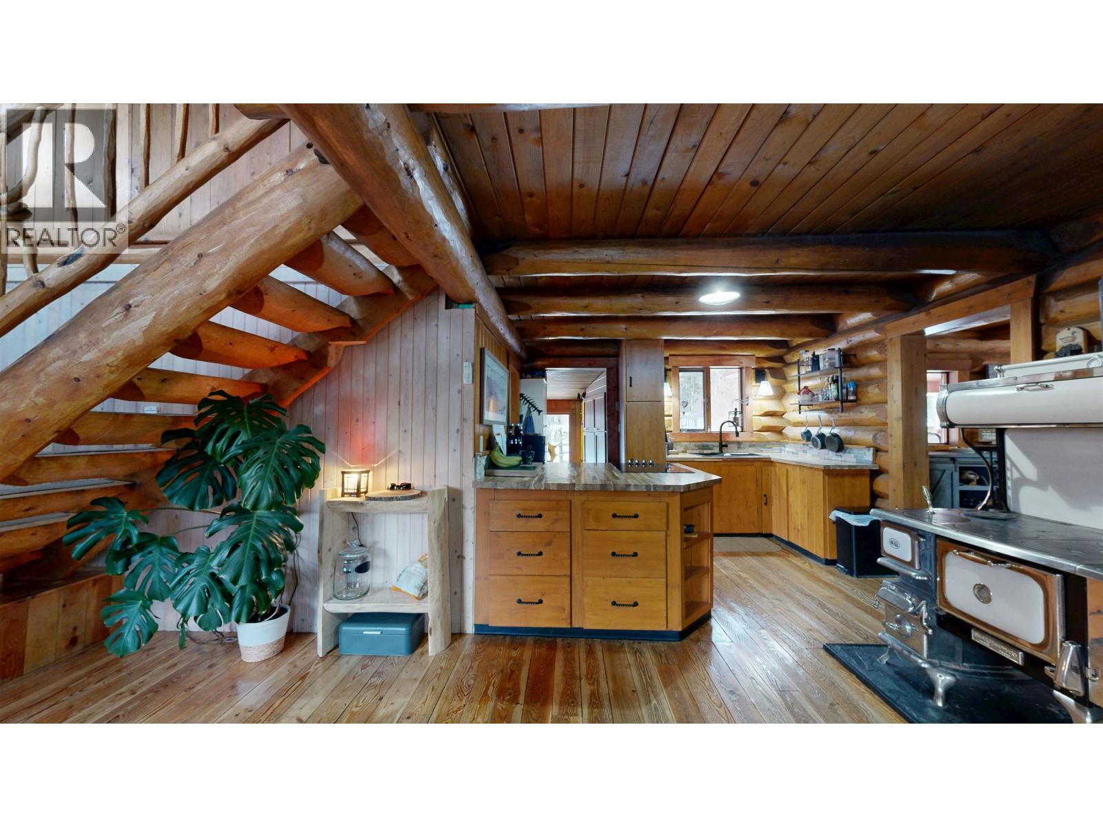 7671 Rutherford Road, Bridge Lake, BC - Indoor Photo Showing Other Room