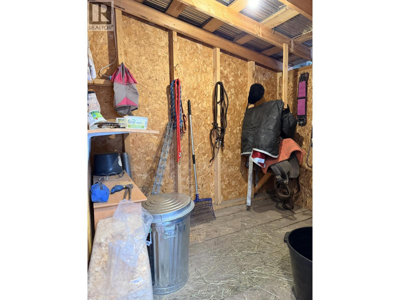 7671 Rutherford Road, Bridge Lake, BC - Indoor