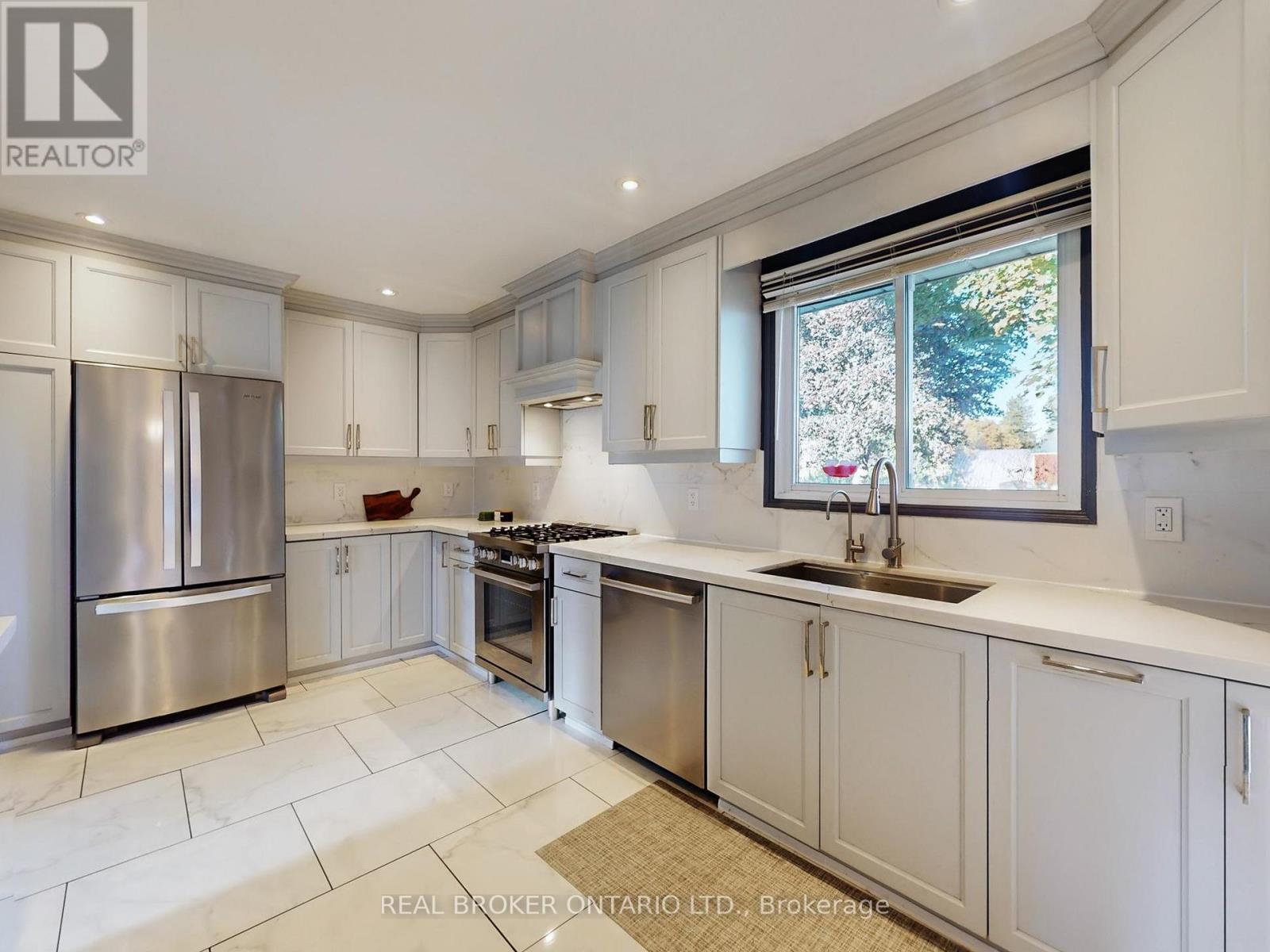15 Jasmine Crescent, Whitchurch-Stouffville, ON - Indoor Photo Showing Kitchen With Stainless Steel Kitchen