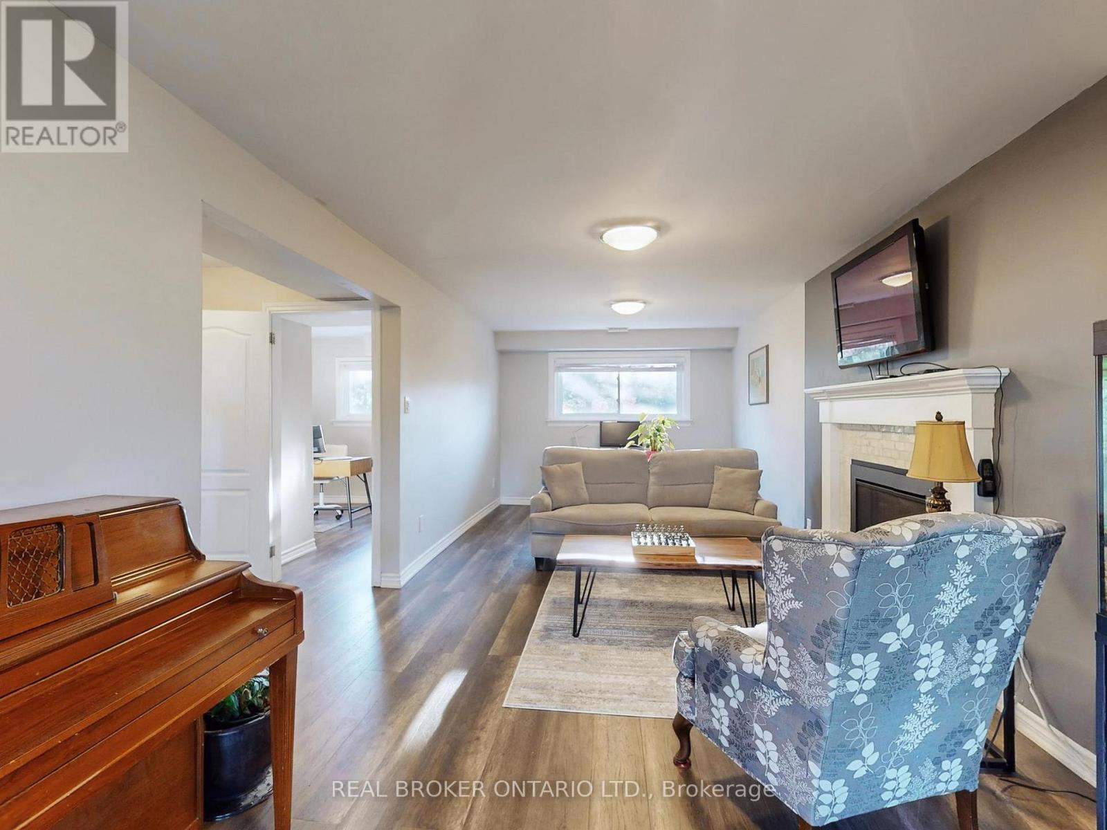15 Jasmine Crescent, Whitchurch-Stouffville, ON - Indoor Photo Showing Living Room With Fireplace
