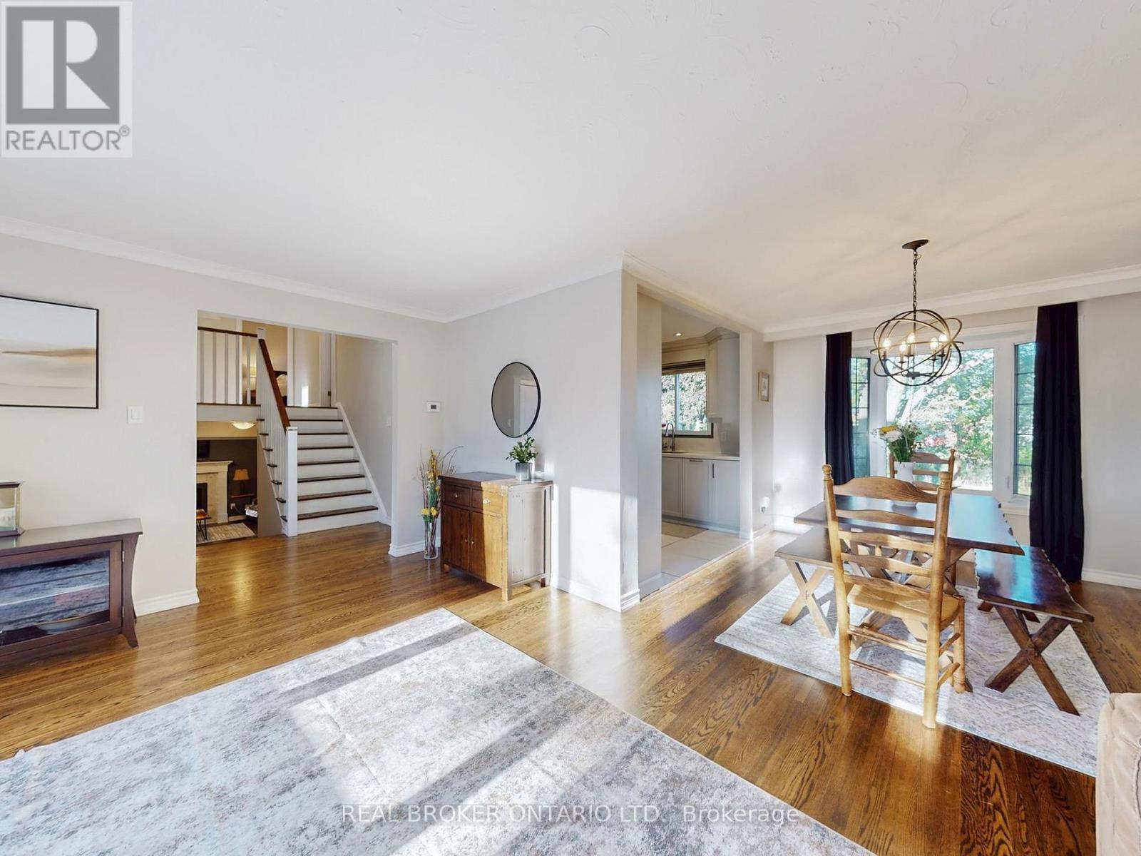 15 Jasmine Crescent, Whitchurch-Stouffville, ON - Indoor Photo Showing Living Room