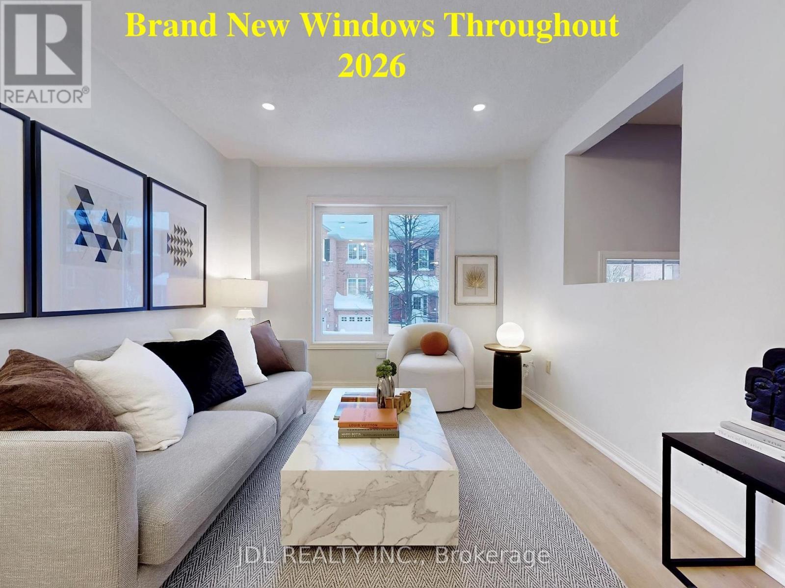 39 - 2 Clay Brick Court, Brampton, ON - Indoor Photo Showing Living Room