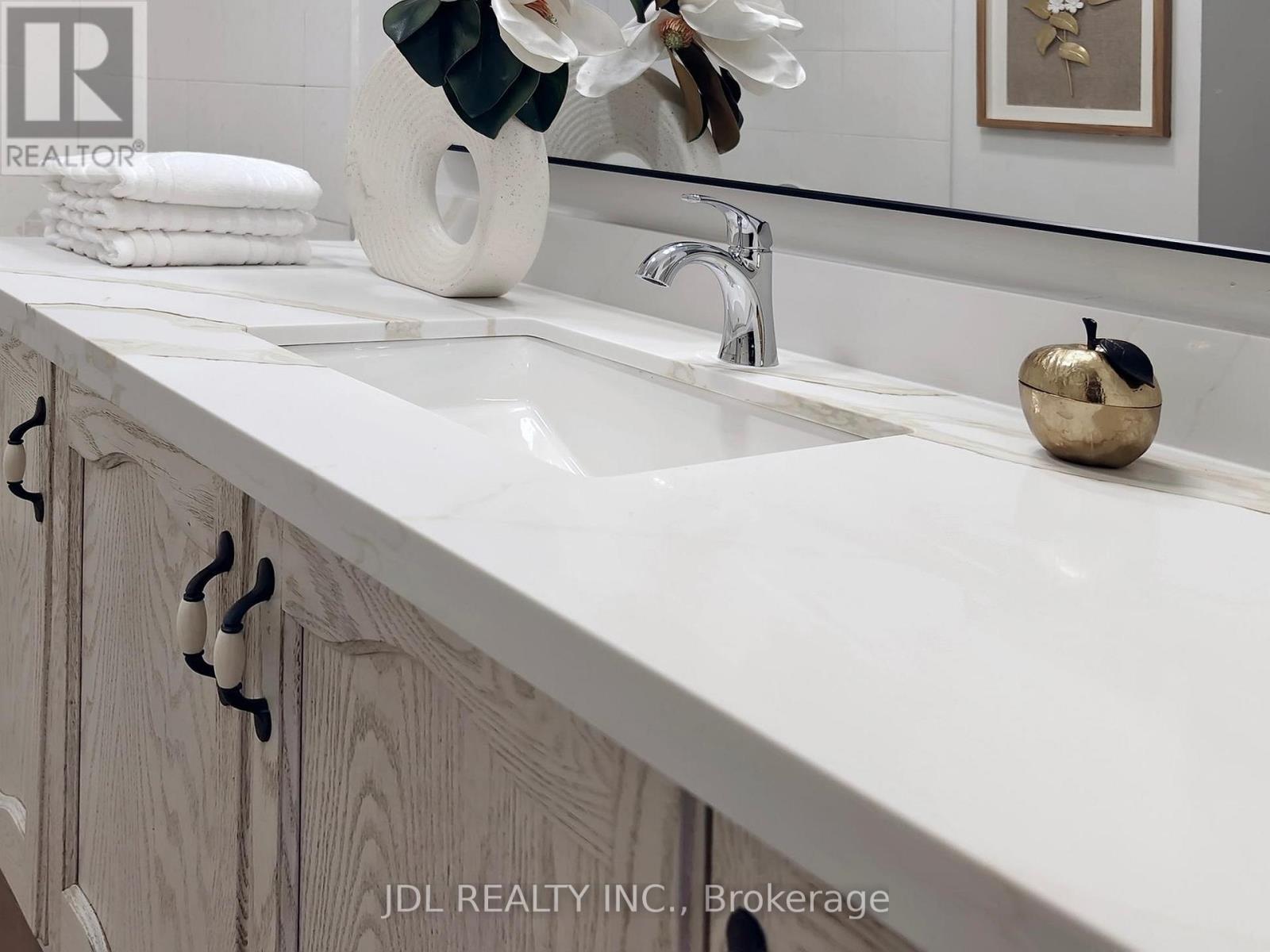 39 - 2 Clay Brick Court, Brampton, ON - Indoor Photo Showing Bathroom